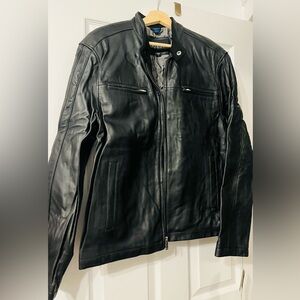 Guess men’s coat 
Black 
Large